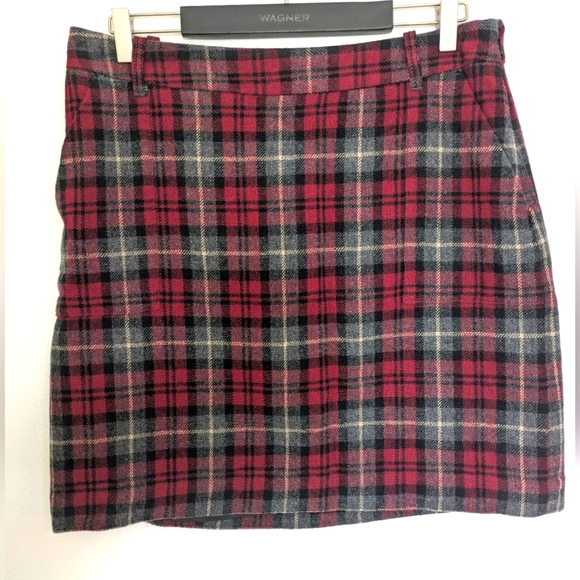Eddie Bauer Women’s Mini Skirt Wool Mercer Fit Red Gray Plaid Size 10 Lined - Picture 1 of 10